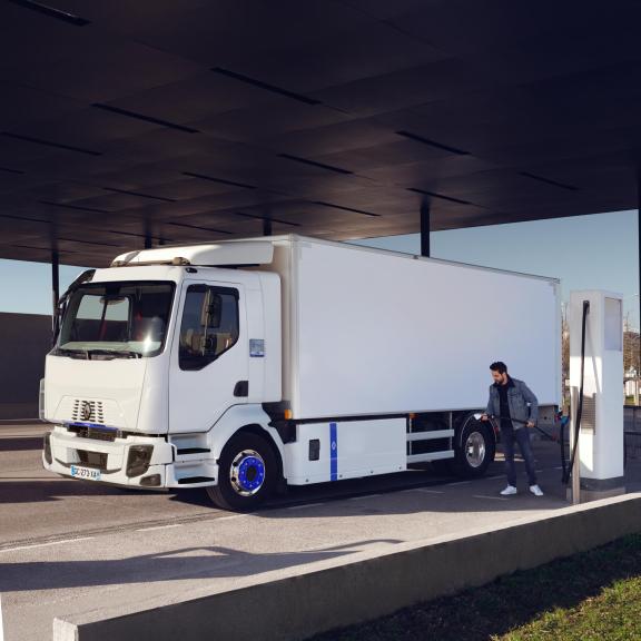 Harbers-Trucks-Renault-Trucks-E-Tech-tankstation