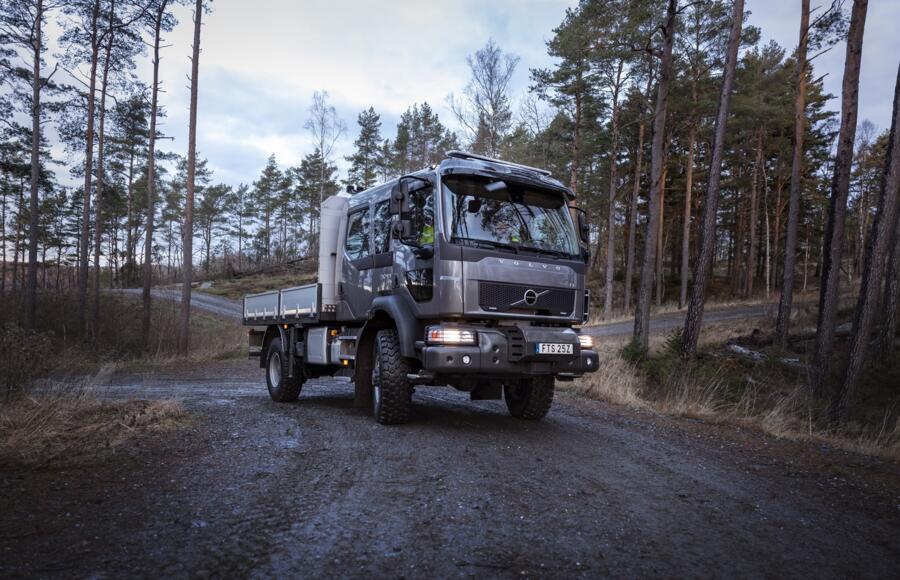 Volvo FL 4x4 front in het bos Volvo FL 4x4 front in het bos